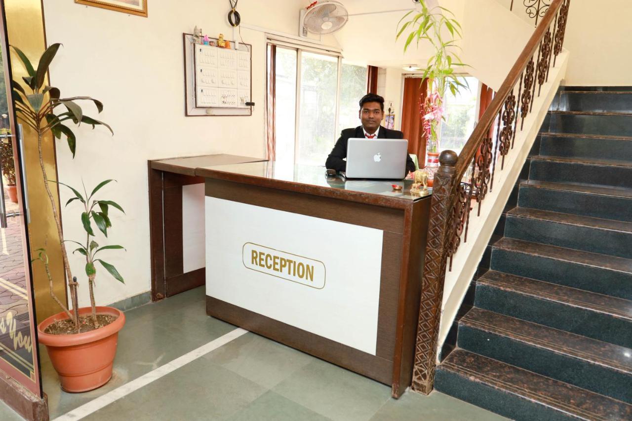 Hotel Manik Moti Лонавала Экстерьер фото