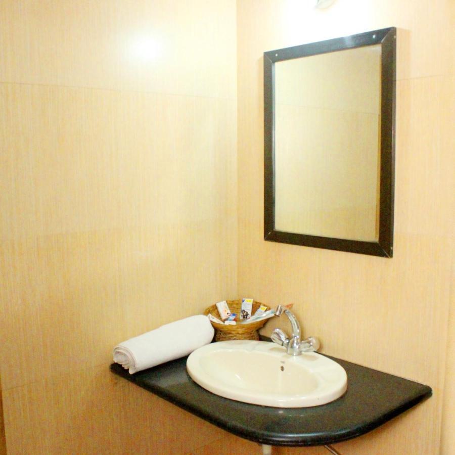 Hotel Manik Moti Лонавала Экстерьер фото